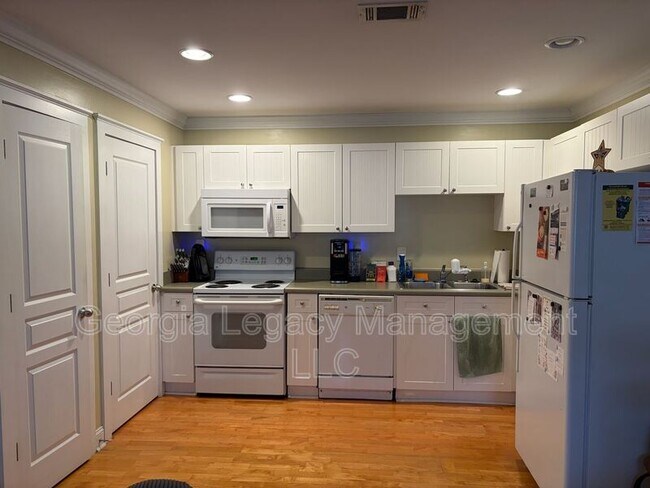 Building Photo - 490 S Barnett Shoals Rd