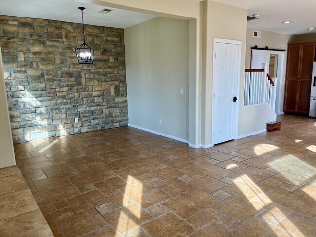 Foto del edificio - Beautiful 3 bed 2 bath townhome