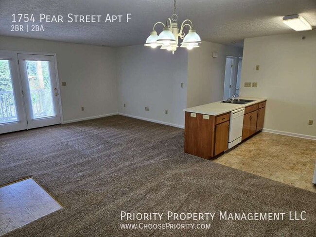Foto del edificio - 1754 Pear St