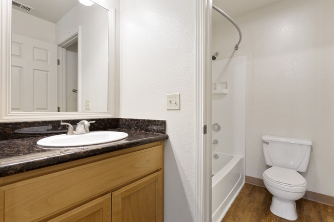 7A3A2398.jpg - Valley Oak Apartments