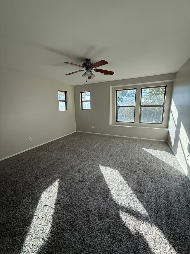 Photo - 942 S Deerfield Ln House