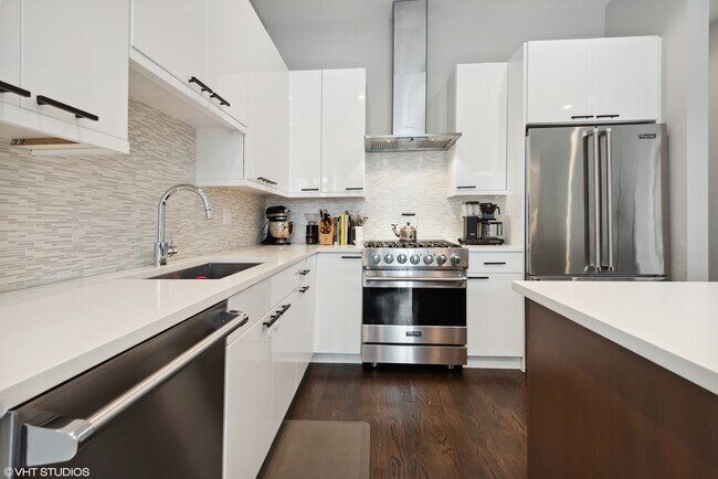 Foto del edificio - 1618 N Bosworth Ave