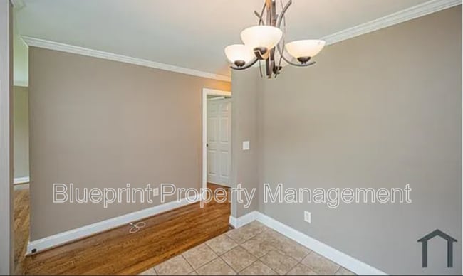 Building Photo - 616 Elm St SW