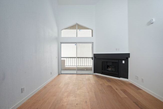 Building Photo - 5540 Owensmouth Ave