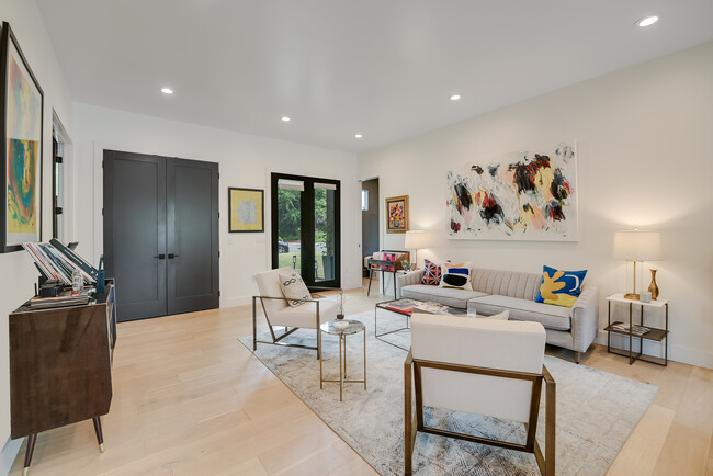 Foto del edificio - 2403 E 14th St