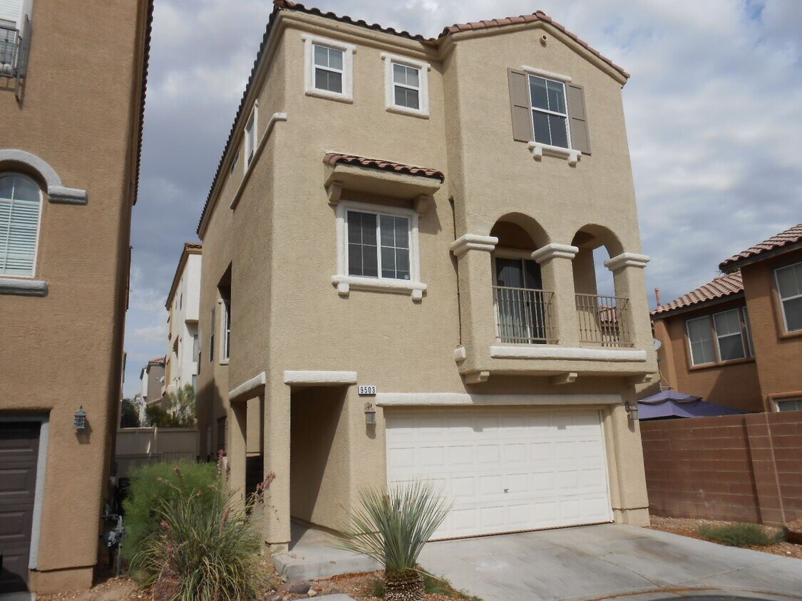 Foto principal - Beautiful 4 Bedroom Home in Mountains Edge