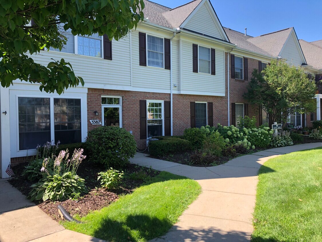 3382 Kneeland Cir, Howell, MI 48843 House Rental in Howell, MI