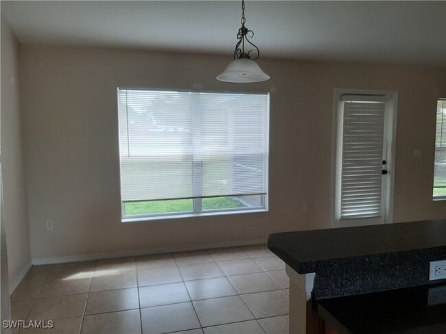 Foto del edificio - 1221 NW 22nd Pl