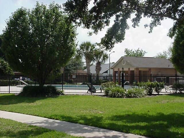 Foto del edificio - 2649 Whisper Lakes Club Cir