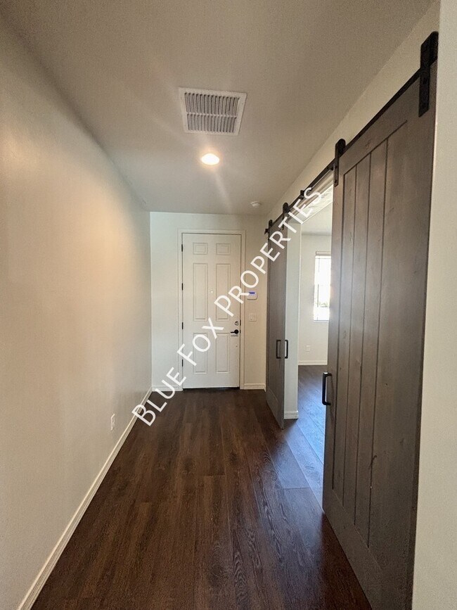 Foto del edificio - 8454 N Lone Ranger Rd
