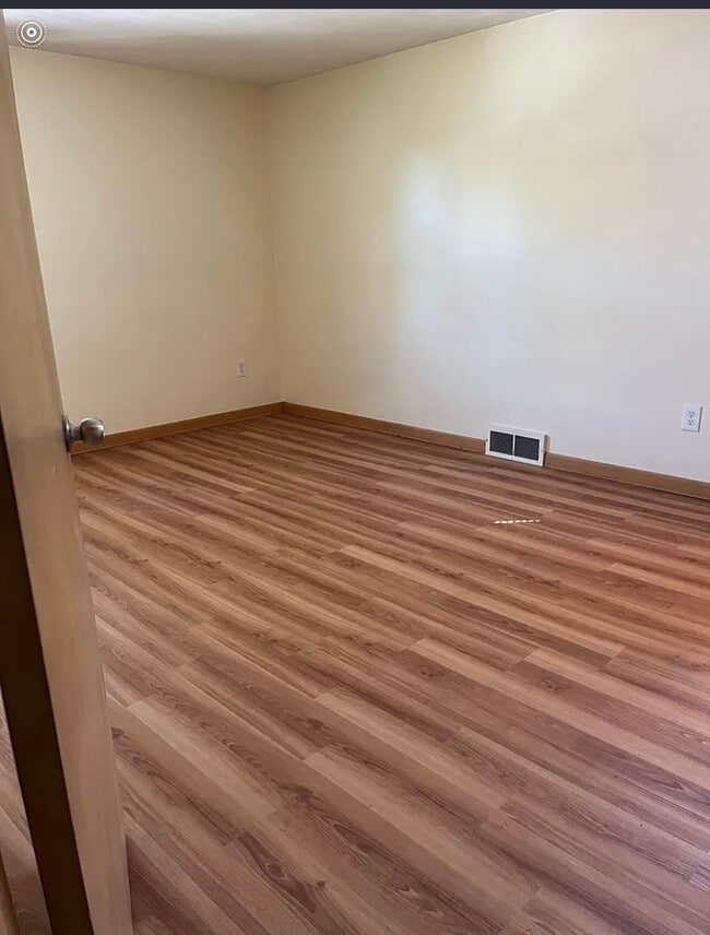 Building Photo - 26 W Payne St