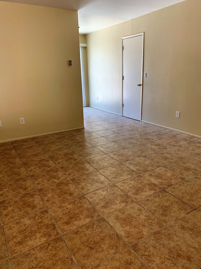 Building Photo - AVAILABLE NOW $200 off First Month Rent