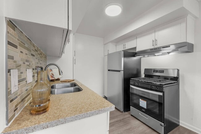 Building Photo - Sunset Square Apartments