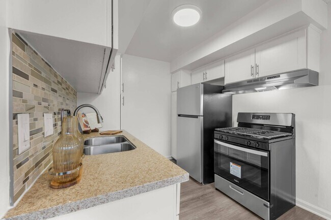 Foto del edificio - Sunset Square Apartments