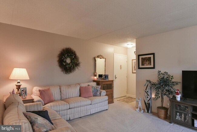 Building Photo - 1631 Edgewood Pl