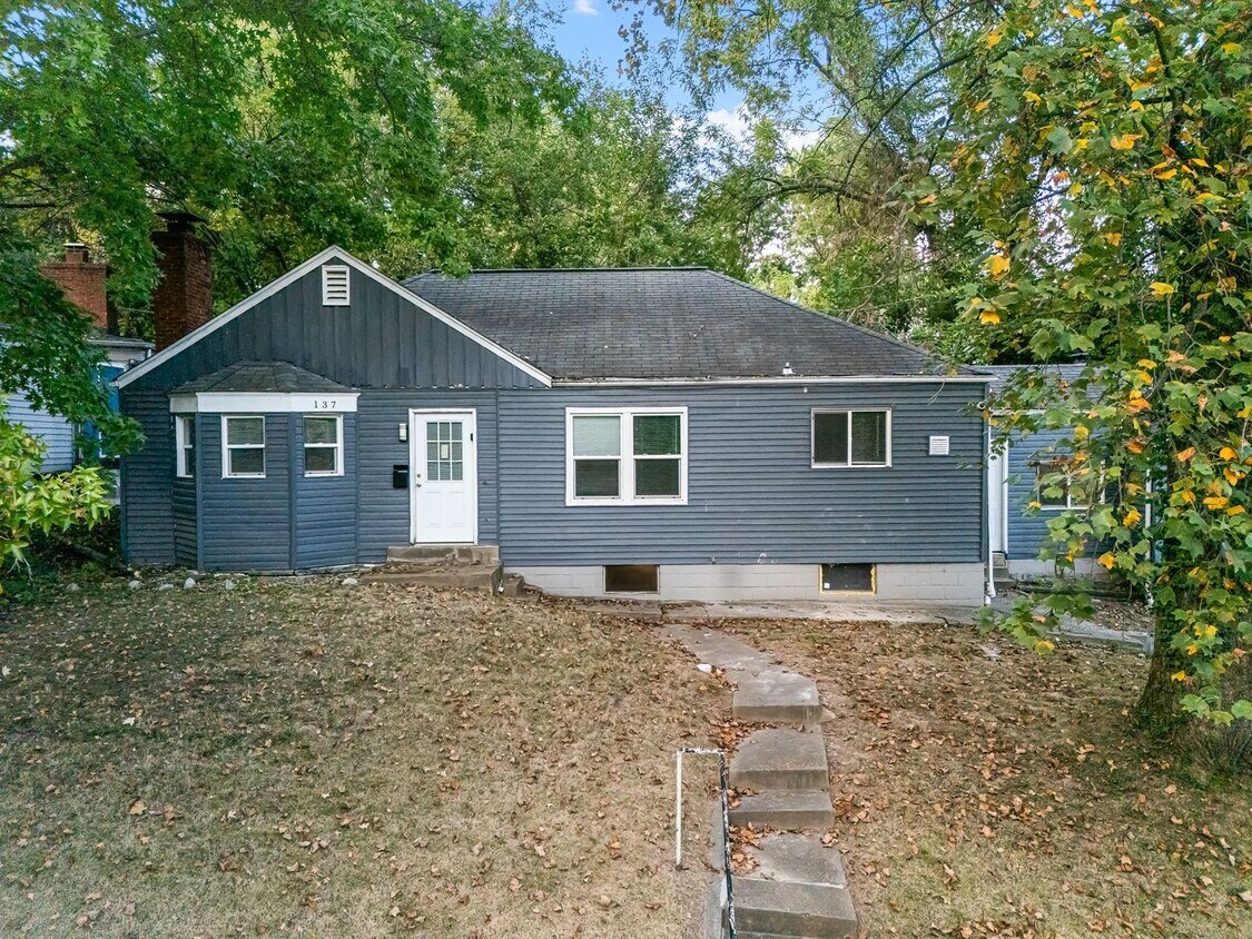 Foto principal - Newly Renovated 4-Bedroom Home | Riverview...