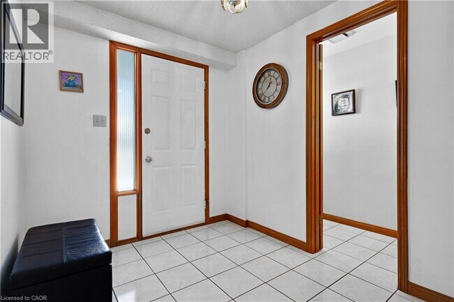 Building Photo - 109 Holm St