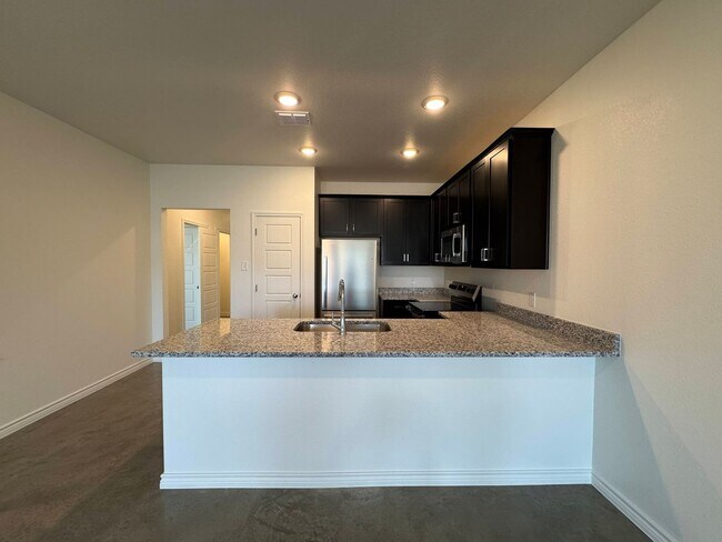 Building Photo - 636 Pacific Crest Trl