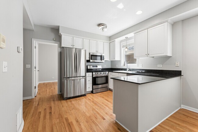 Foto del edificio - 1535 W Oakdale Ave