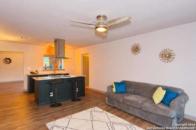 Foto del edificio - 7274 Montgomery Dr