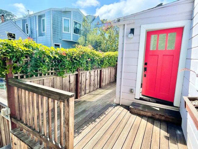 Photo - Remodeled Off Street Cottage 2BR/1BA Priva... Apartment