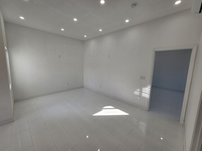 Foto del edificio - 10343 Penrose St