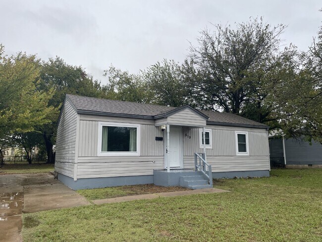 Foto del edificio - 2 Bed, 1 Bath Home