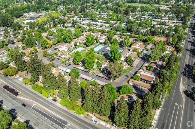 Aerial Context - Rivercourt Apartments