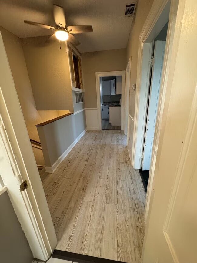 Building Photo - 421 E Anderson St