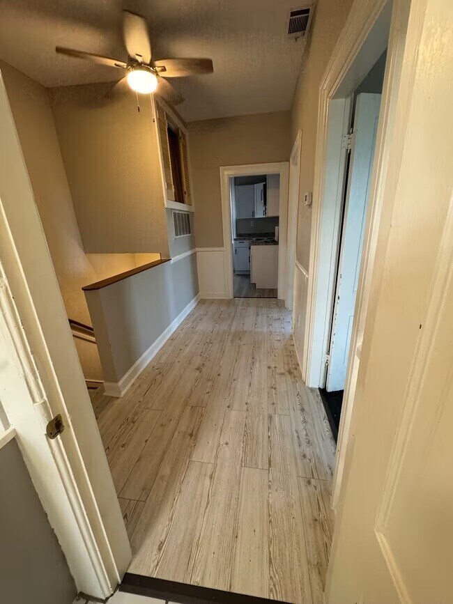 Foto del edificio - 421 E Anderson St