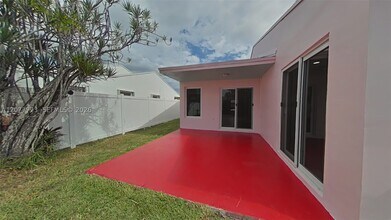 Building Photo - 8336 SW 10th St