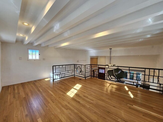 Building Photo - 142 E Santa Fe Ave