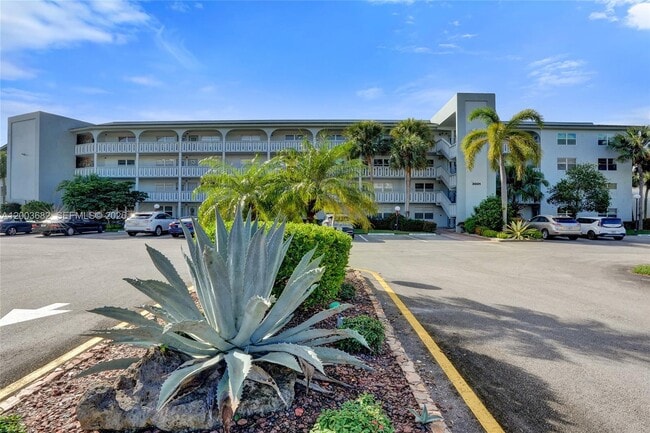 Building Photo - 3001 Portofino Isle