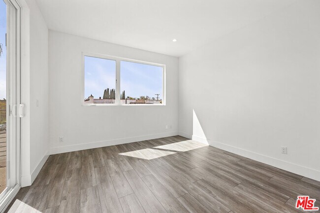 Building Photo - 5506 W Olympic Blvd