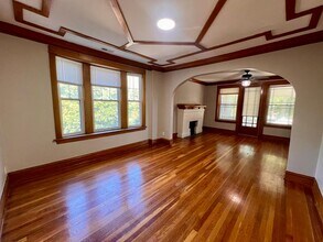 Building Photo - 3859 W Wrightwood Ave
