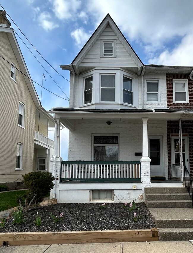 Building Photo - 523 Ridge St