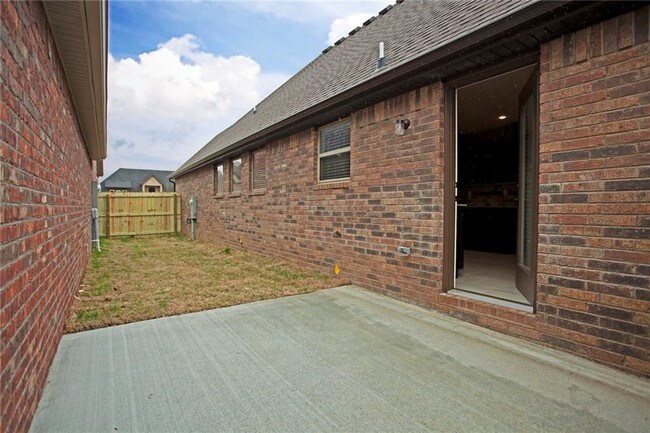 Building Photo - 3210 SW Stonepoint Ave