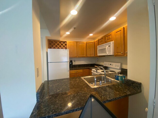 Building Photo - $2500 - Studio Apartment in Fenway - Avail...