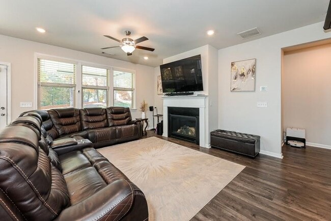 Building Photo - 4245 Grandview Pointe Wy