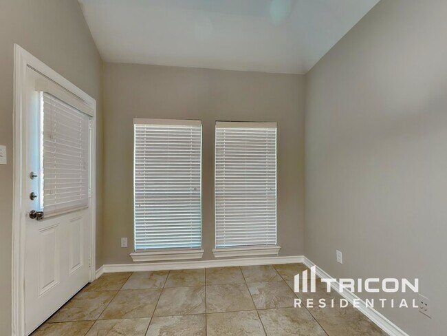 Foto del edificio - 2211 Leonetti Ln