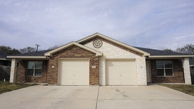 Building Photo - 4305 Cambridge Dr