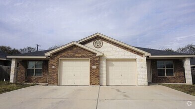 Building Photo - 4305 Cambridge Dr