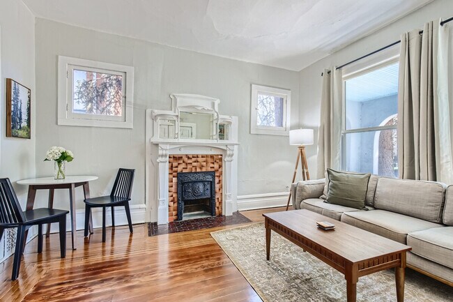 Foto del edificio - 1073 N Downing St