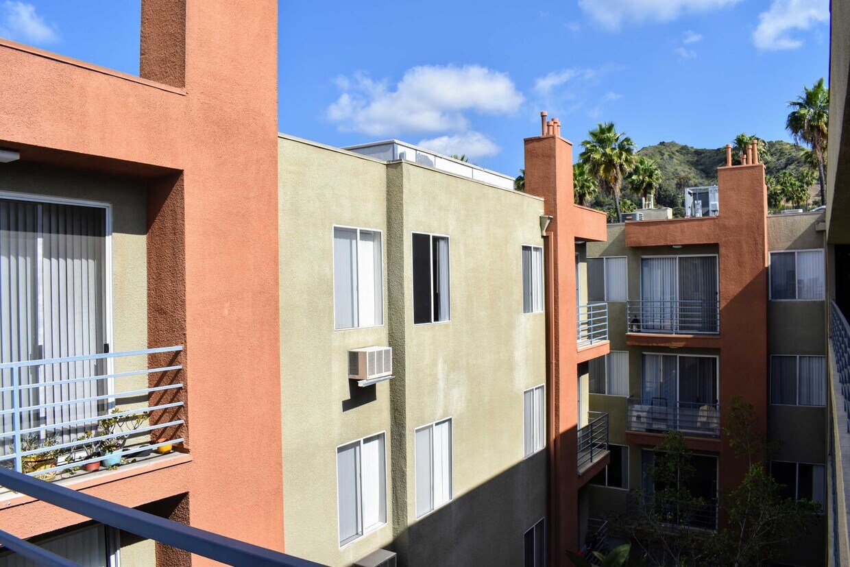 Hollywood Place Apartments in Los Angeles, CA Westside Rentals