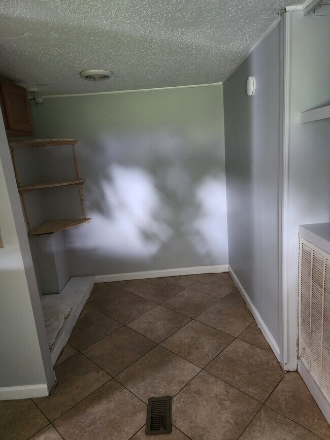 Laundry room/ pantry - 246 King Dr