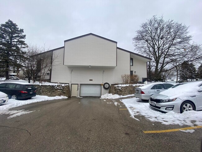 Foto del edificio - 8301 N 107th St