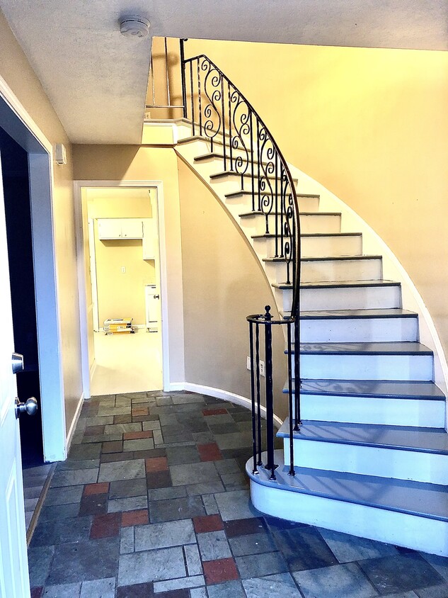 Foto principal - 8 Meadowlawn Dr