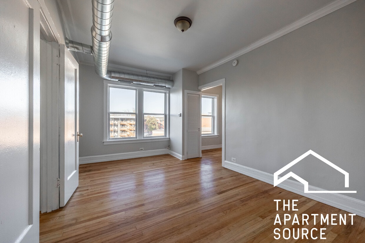 Primary Photo - 2712 N Milwaukee Ave