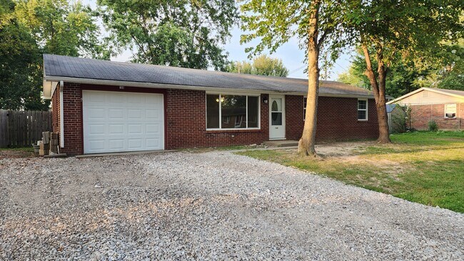 Estacionamiento en garaje, entrada y calle - 168 Maple St