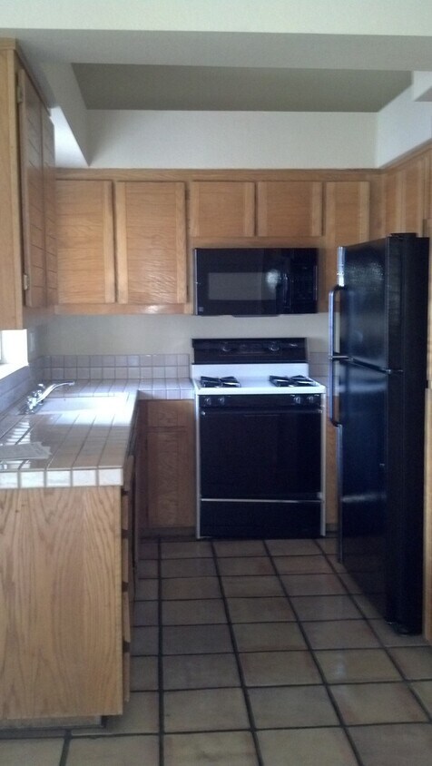 Foto del edificio - Great Two Bedroom, Two Bathroom Upstairs C...